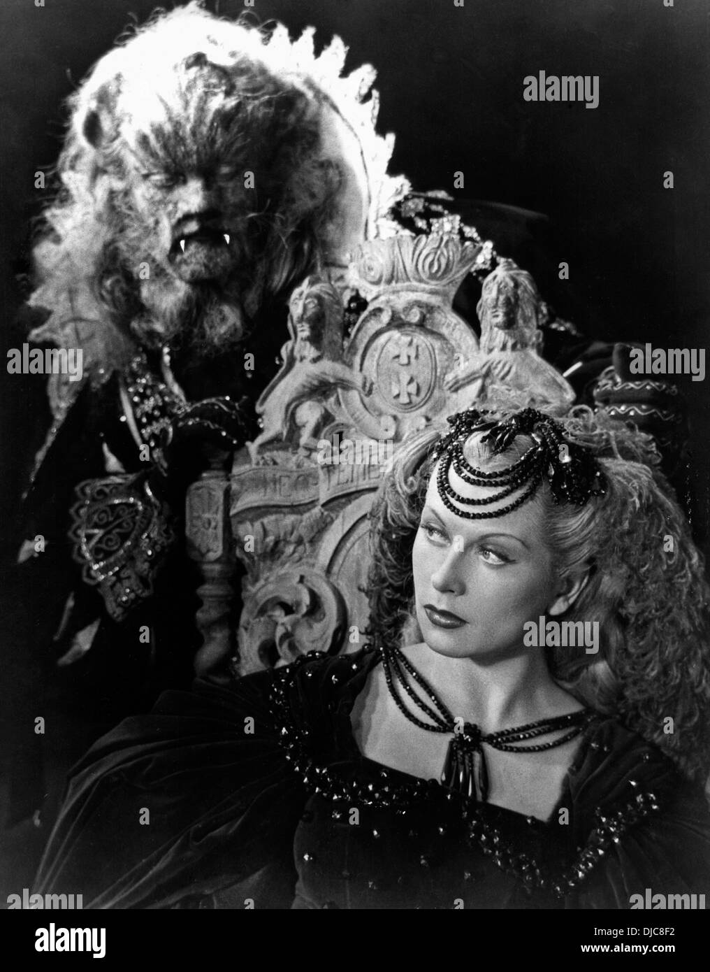 Jean Marais et Josette Day sur-ensemble du film, La Belle et la Bête (La  Belle et la Bete), 1946 Photo Stock - Alamy