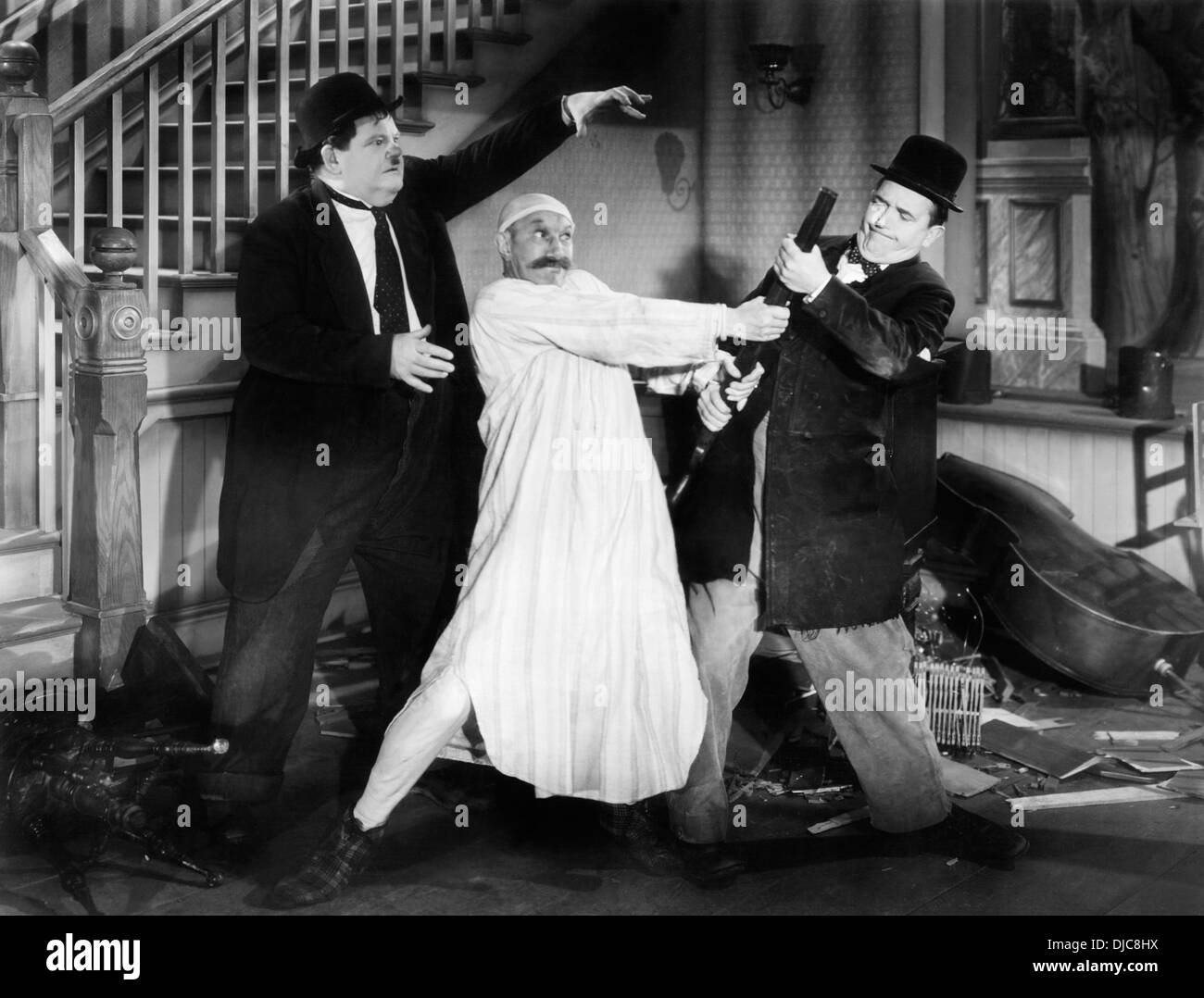 Oliver Hardy, James Finlayson et Stan Laurel sur-ensemble de la manière de l'Ouest, Film, 1937 Banque D'Images
