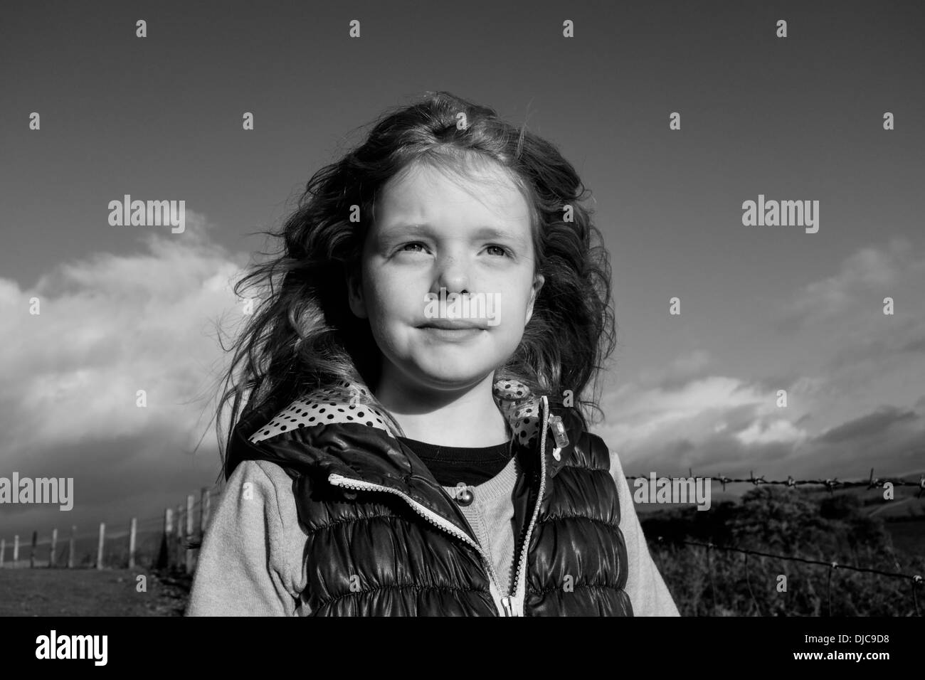 Portrait d'une jeune fille à la campagne Banque D'Images
