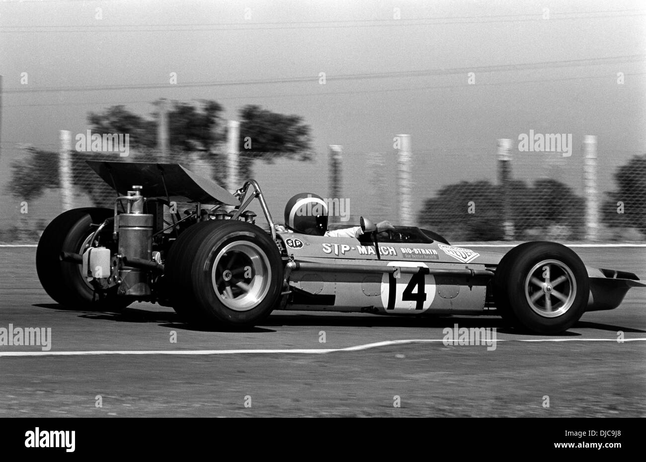 Jo Siffert dans un Mars 701 œuvres au cours de la pratique de l'espagnol GP, Jarama, Espagne 19 avril 1970. Banque D'Images