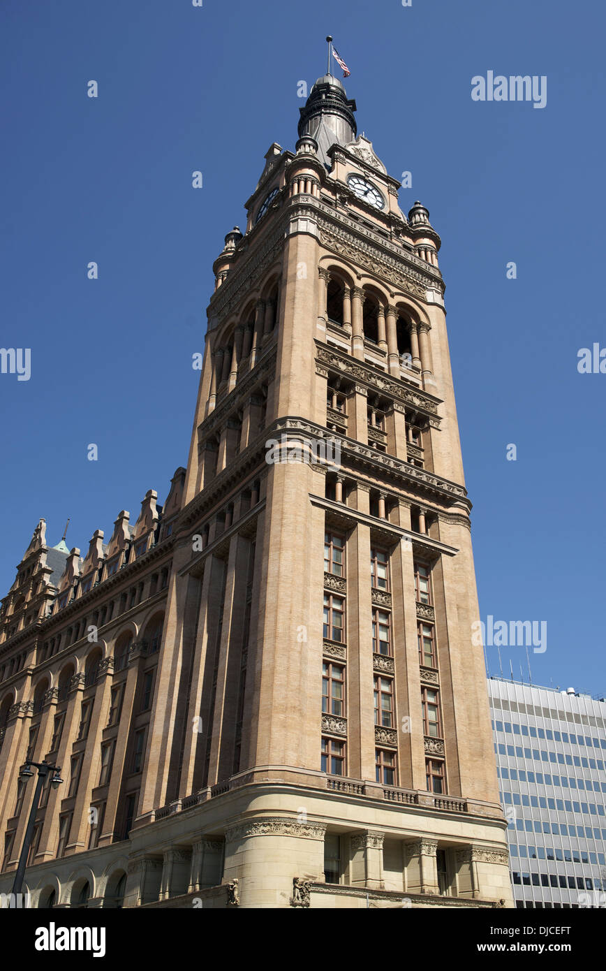 Milwaukee City Hall Tower terminé en 1895. Milwaukee City Hall a été conçu par l'architecte Henry C. Koch. Milwaukee, Wisconsin, U Banque D'Images