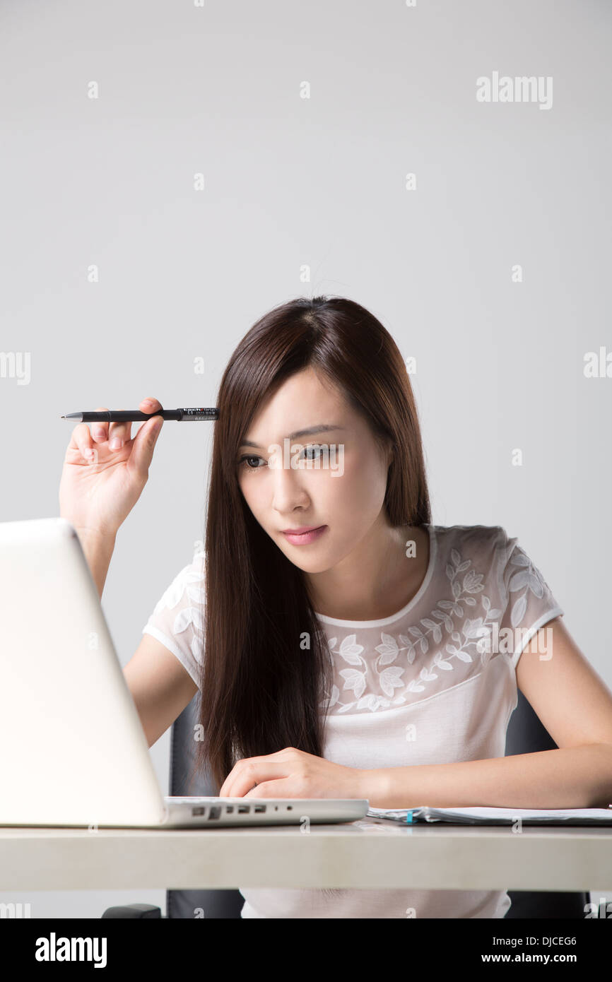 Jeune femme en affaires Banque D'Images