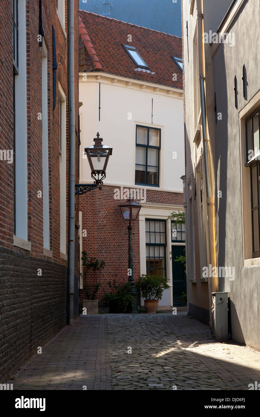 Petite ruelle à Leiden, Hollande Banque D'Images