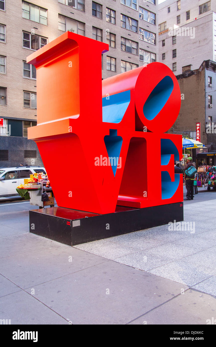 Sculpture Love de Robert Indiana, 6ème Avenue, Manhattan, New York City, États-Unis d'Amérique. Banque D'Images