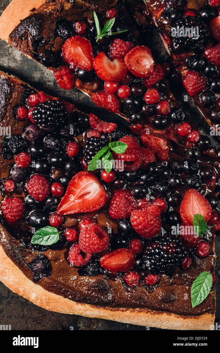 Pizza Aux Fruits Rouges Avec Du Nutella Et Minz Photo Stock Alamy