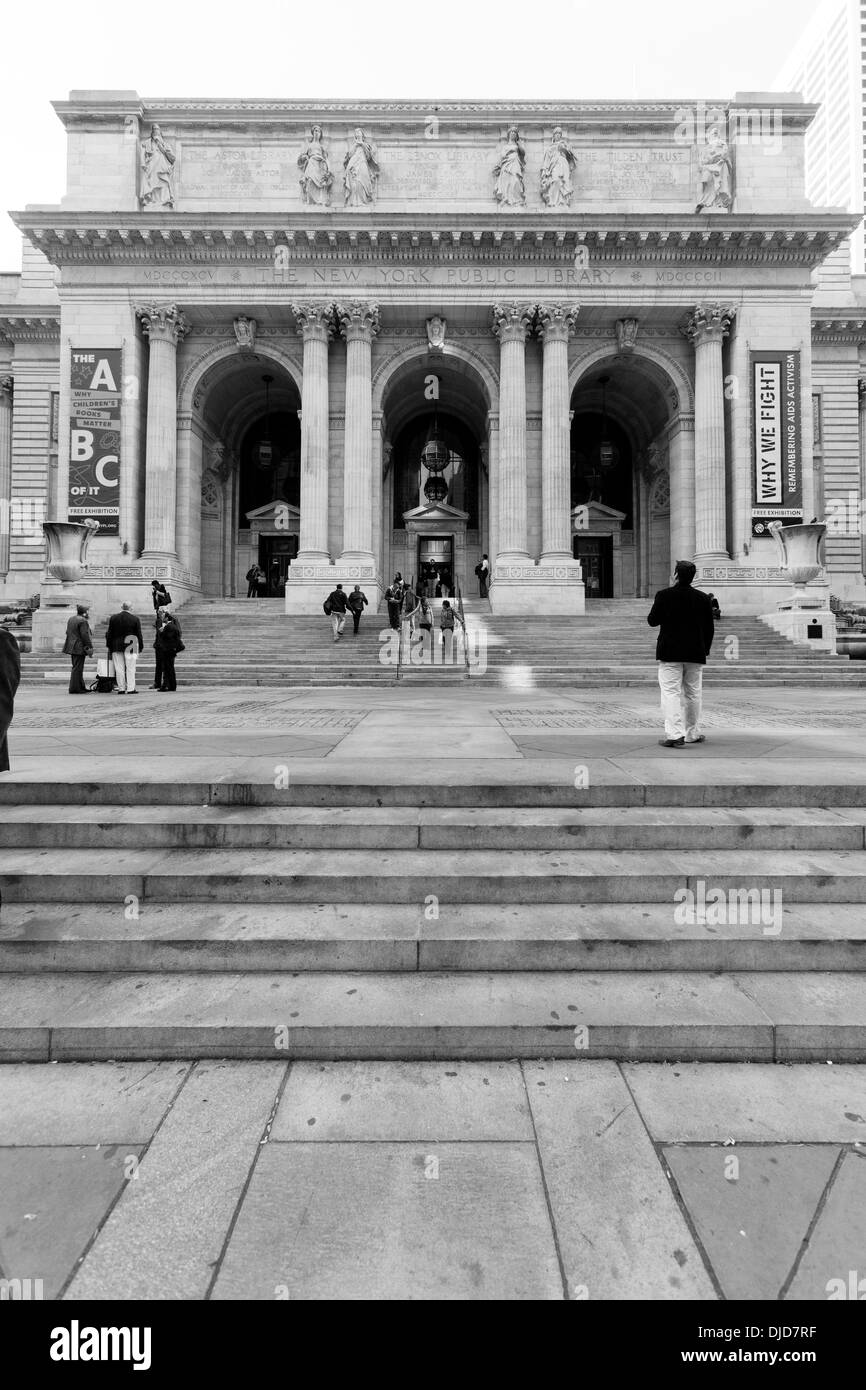 New York Public Library, la Cinquième Avenue, Manhattan, New York City, États-Unis d'Amérique. Banque D'Images