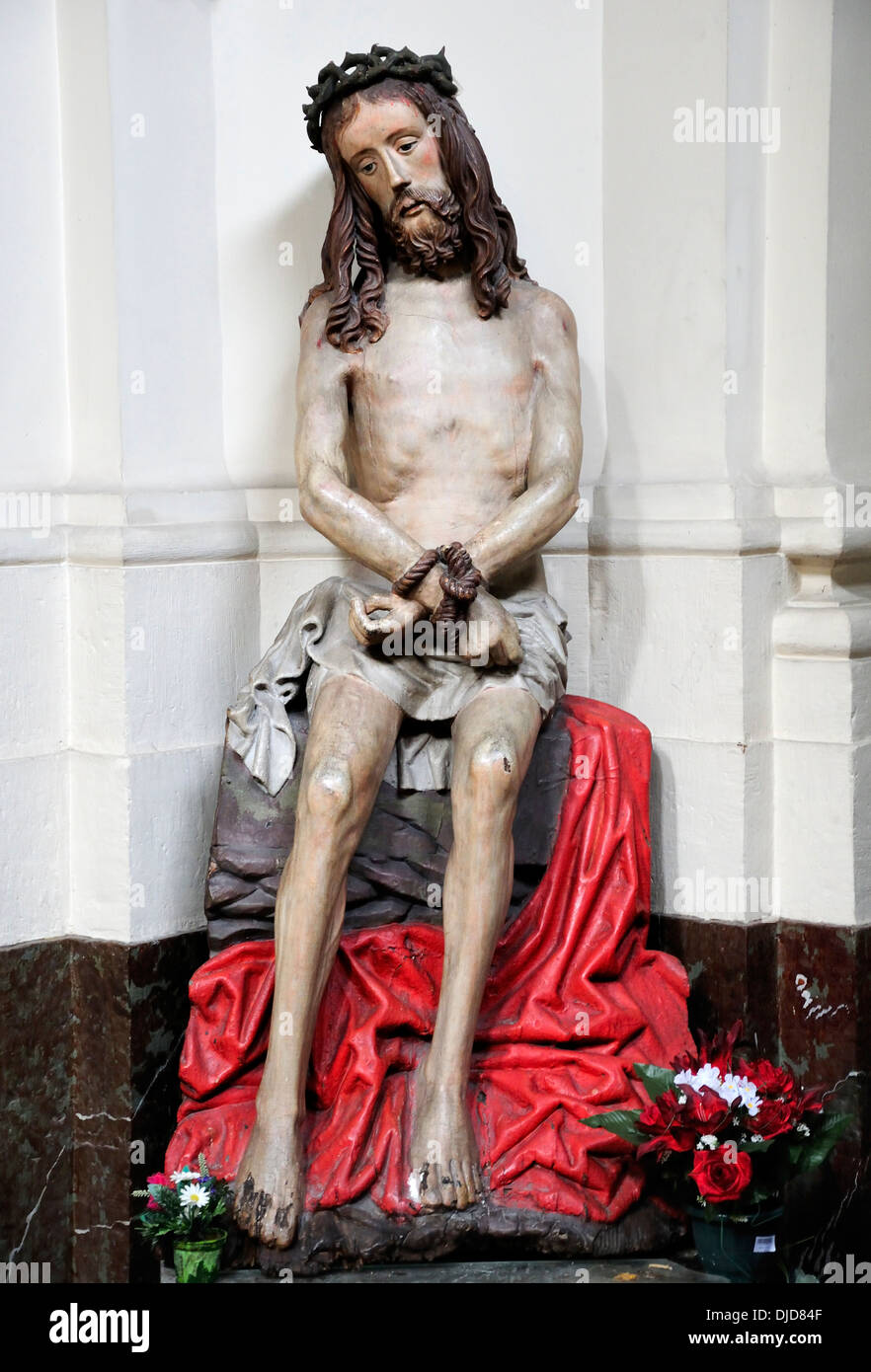 Namur, Belgique. Elle cathédrale St (1751-1768 ; le néo-classique) Chapelle Notre-Dame des Douleurs - statue du Christ Banque D'Images