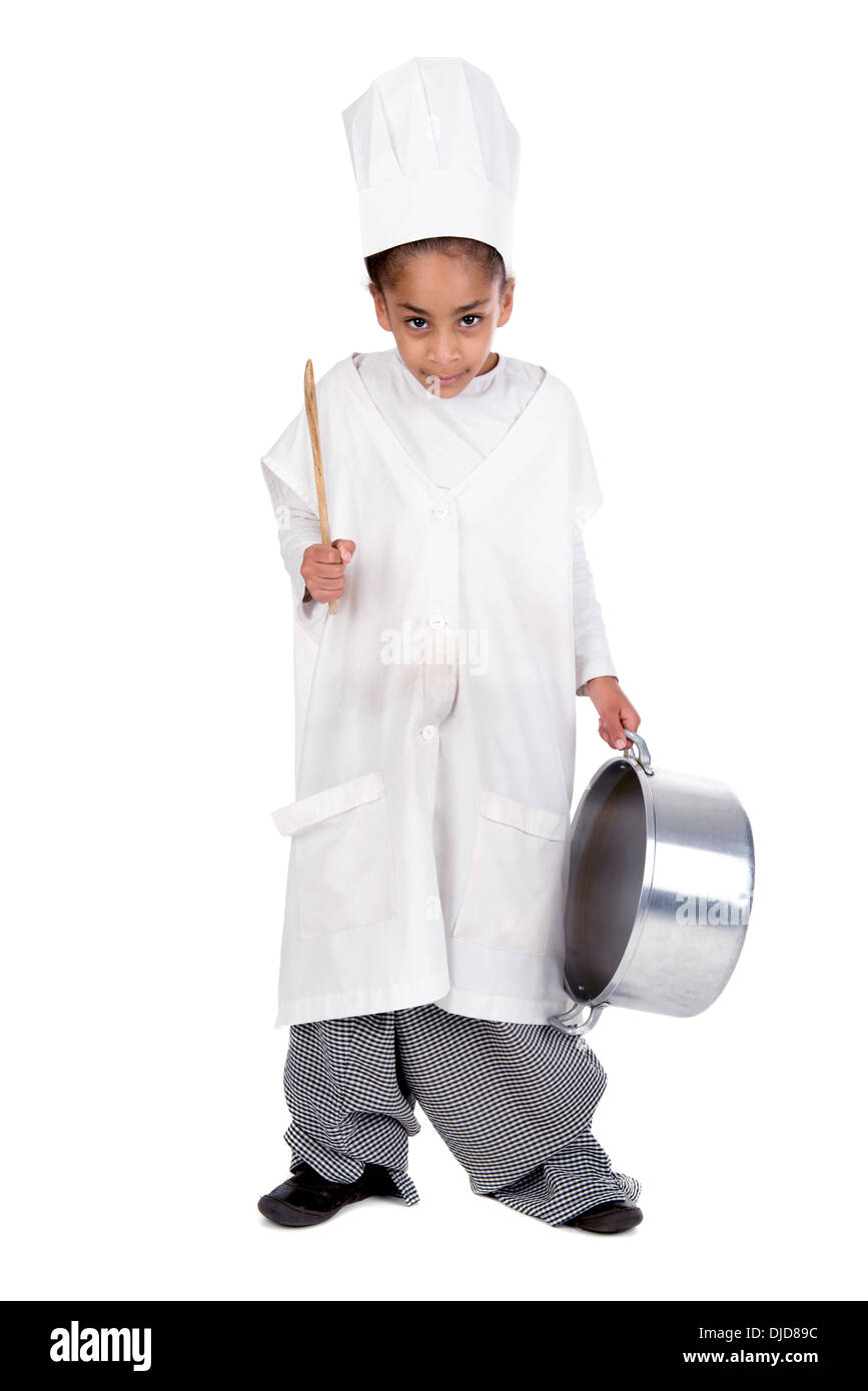 Jeune fille en costume de chef avec une cuillère en bois et pan Banque D'Images