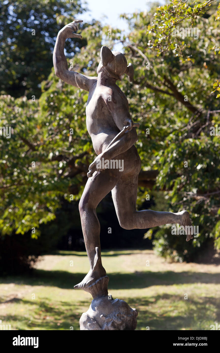 Statue en bronze de mercure, dans le jardin boisé, château Walmer Walmer, Traiter,, Banque D'Images