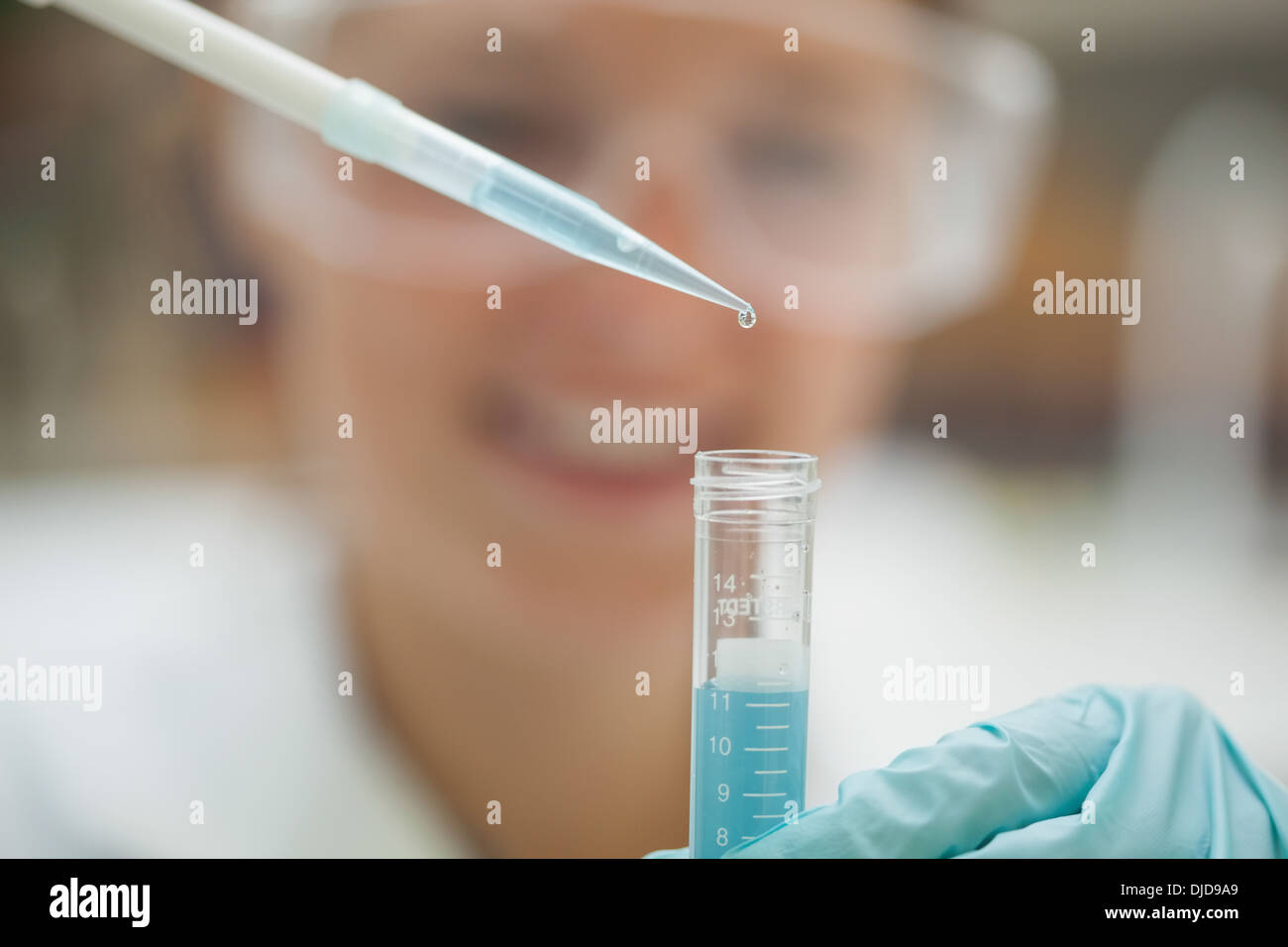 Close up of pipette and test tube Banque D'Images