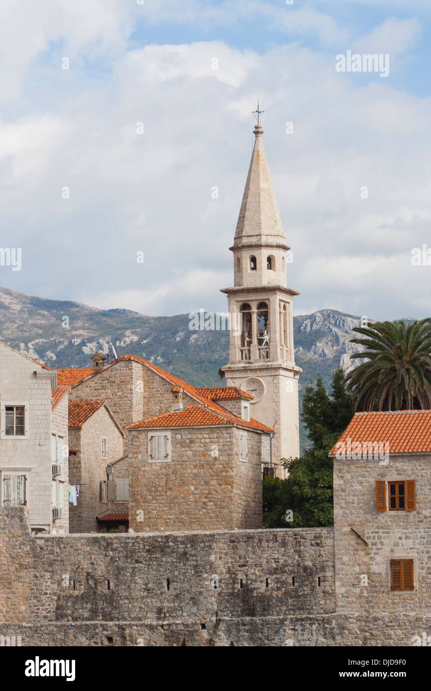 Stari Grad (vieille ville) et beffroi de Sveti Ivan (St John's) Église, Budva, Monténégro Banque D'Images