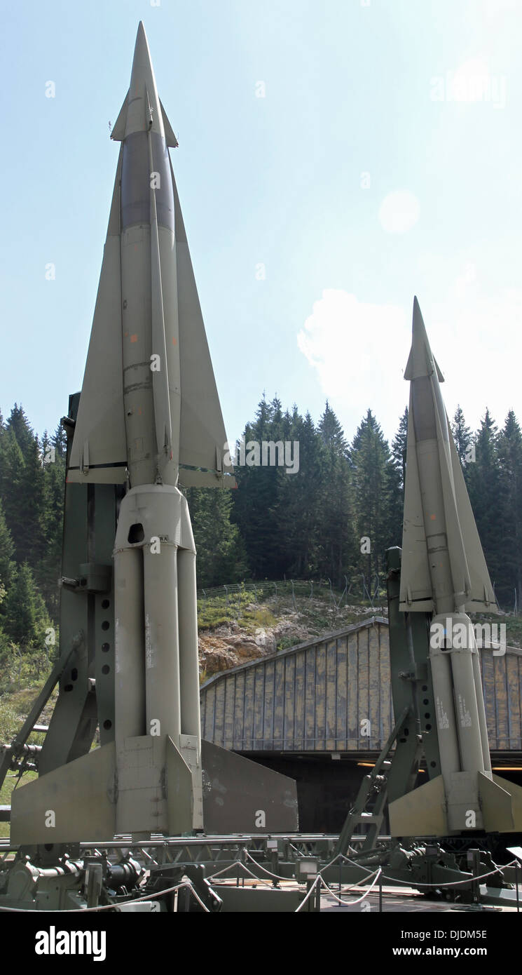 Des missiles intercontinentaux prêt à être lancé à partir de la base de lancement dans les montagnes Banque D'Images