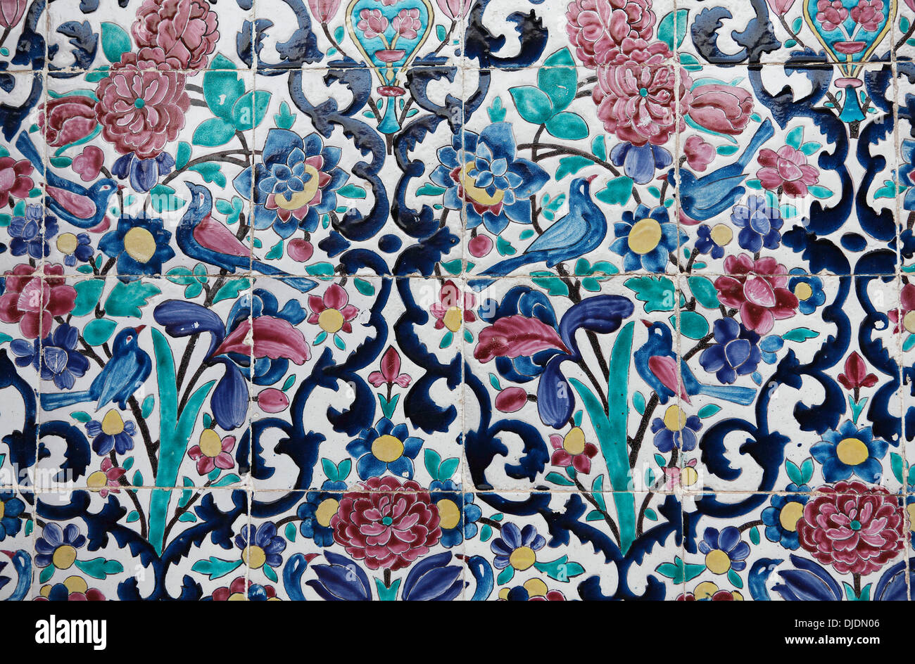 Mur carrelé traditionnel d'une madrasa, l'école religieuse, Shiraz, province de Fars, la Perse, l'Iran Banque D'Images