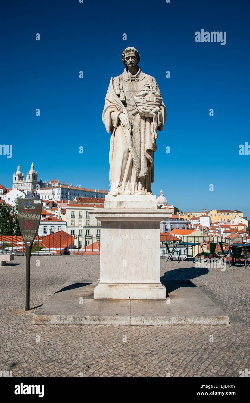 Statue de Saint Vincent ou São Vincent, Portas do Sol, Alfama, Lisbonne, Portugal Banque D'Images