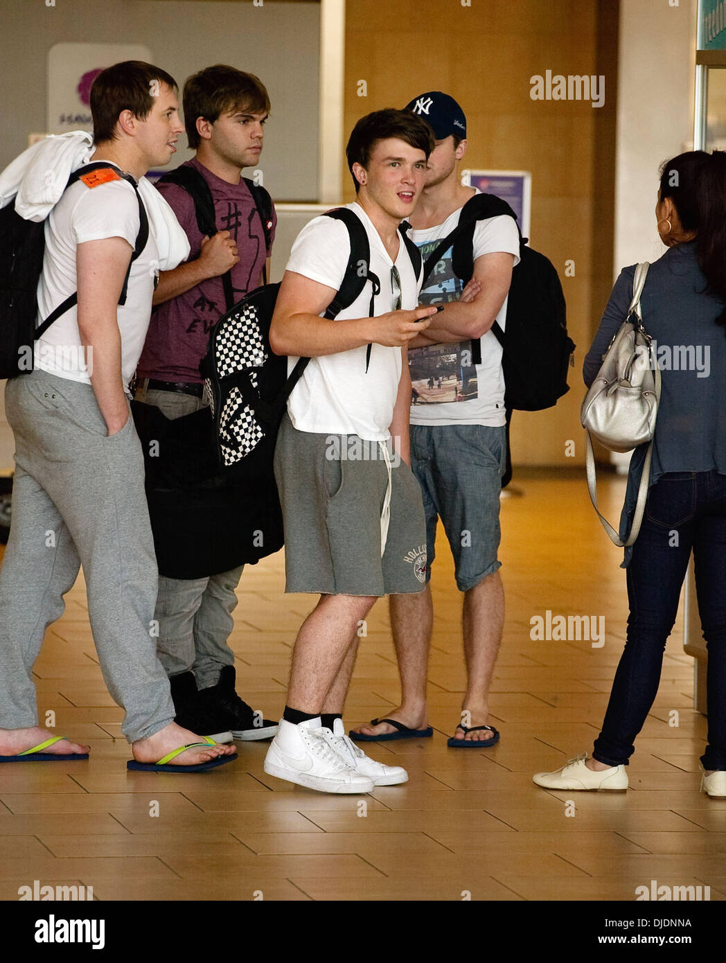 Dan Richards, Josh Devine, Sandy Beales et Jon brillait, une direction's back-up musiciens, arrivant à l'Aéroport International de San Diego San Diego, Californie - 07.06.12 Banque D'Images