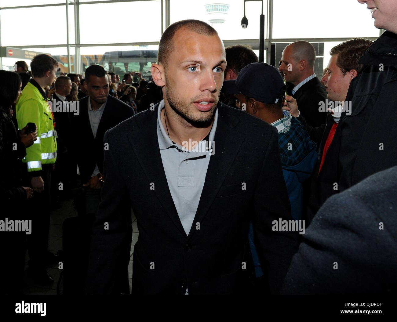 John basketteur professionnel italien Membres de l'équipe de football des Pays-Bas à l'aéroport de Schiphol en route pour l'Euro 2012 Amsterdam, Hollande - 04.06.12 Banque D'Images