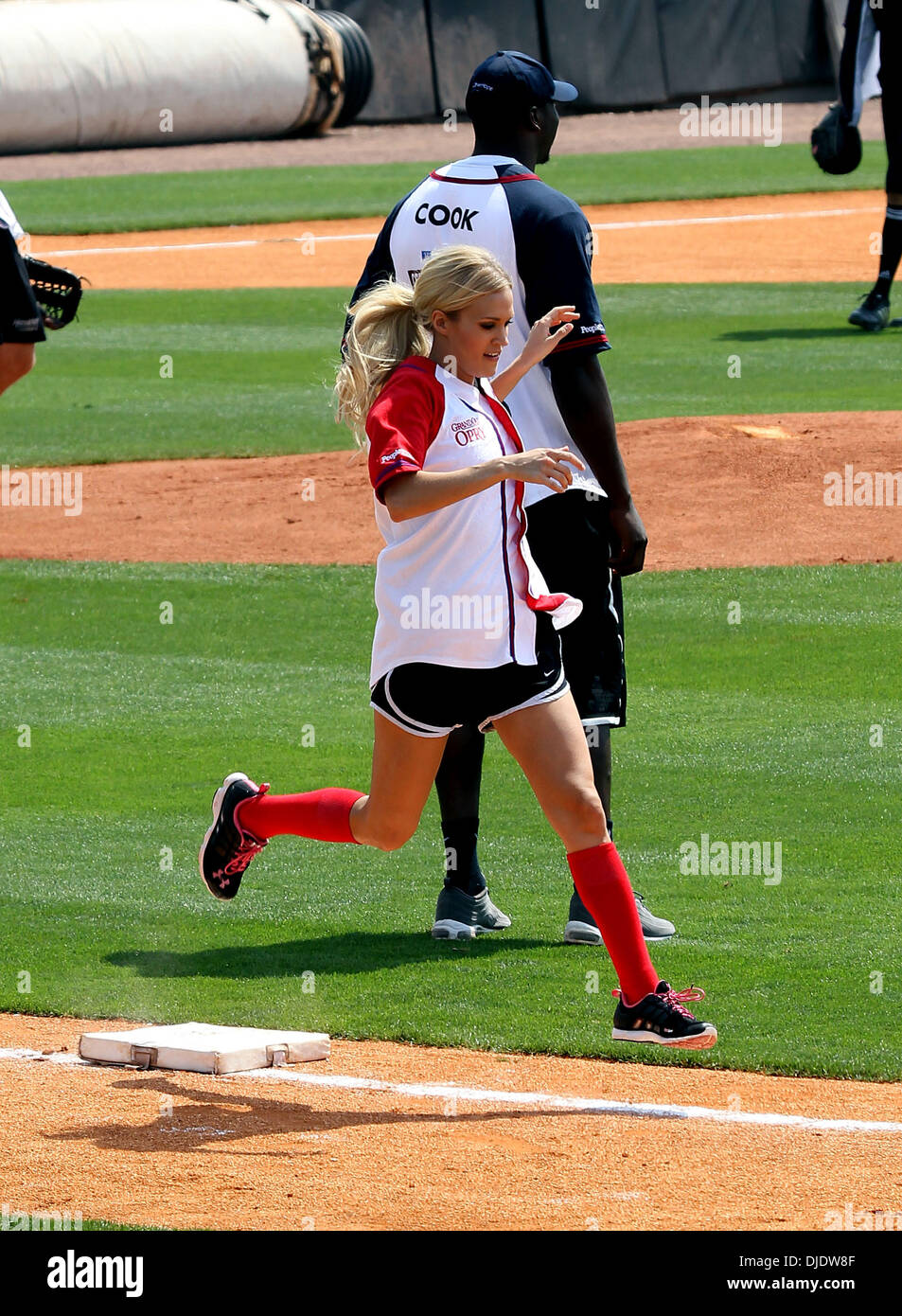 Carrie Underwood La 22e ville de l'espoir au Défi des célébrités Greer Stadium Nashville, Tennessee - 09.06.12 Banque D'Images