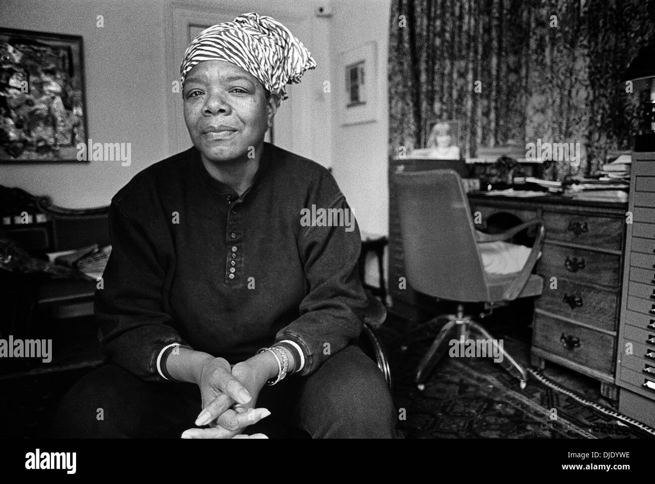 Maya Angelou photographiée à Londres dans une maison d'amis en 1988 Banque D'Images