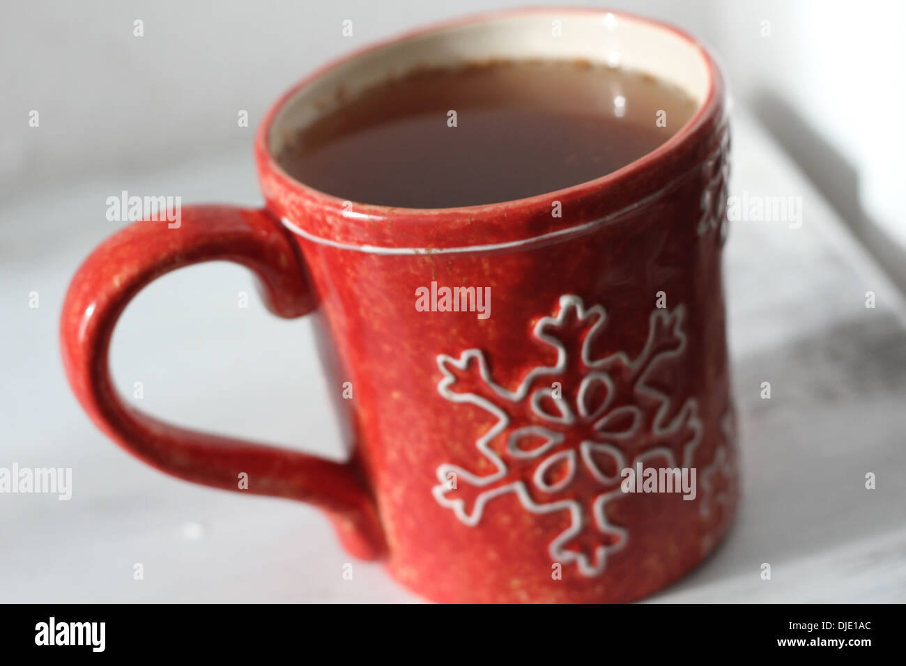 Tisane dans une grande tasse de thé Photo Stock - Alamy
