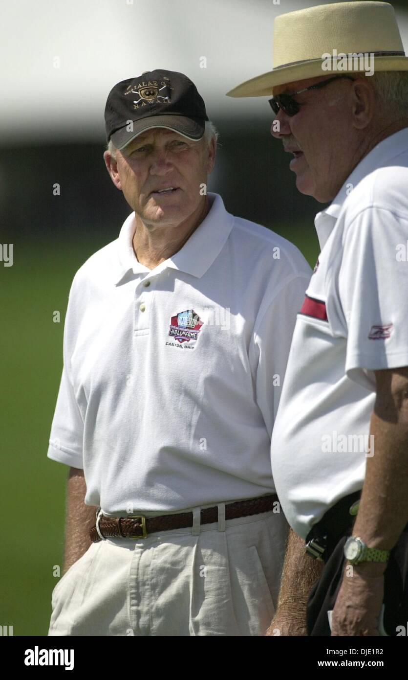 25 juil., 2003 - Santa Clara, CA., USA - BILL WALSH, l'inventeur de la côte ouest de l'infraction, a été l'un des plus grands entraîneurs de football de tous les temps. Walsh, guidé les San Francisco 49ers à trois championnats et six titres de la division Ouest NFC dans ses 10 ans comme entraîneur-chef, est décédé à l'âge de 75 ans, après une longue bataille contre la leucémie. Sur la photo : San Francisco 49er Bill Walsh pendant t Banque D'Images