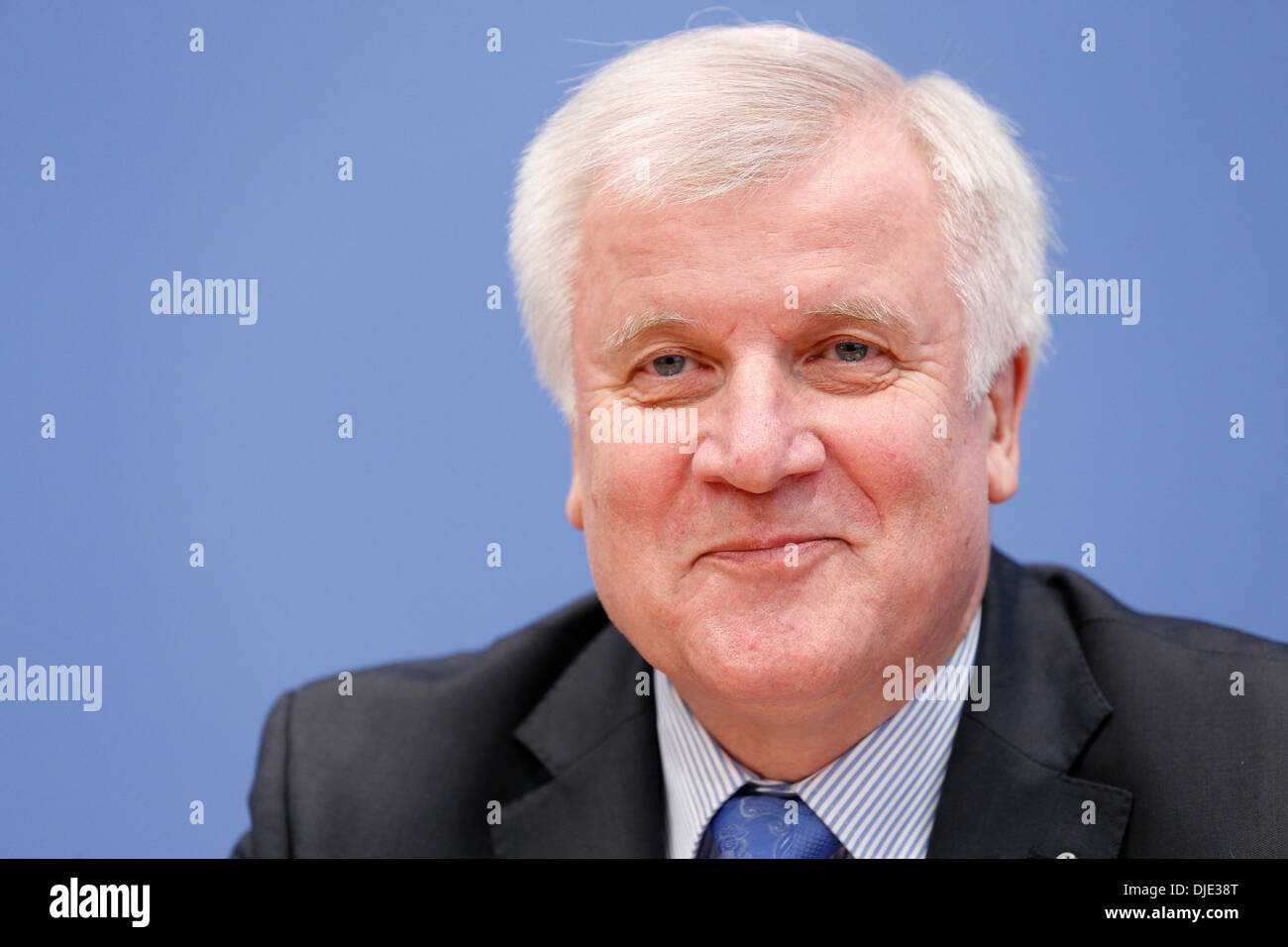 Berlin, Allemagne. 27 novembre 2013.Merkel (CDU), Horst Seehofer (CSU), et Gabriel (SPD) présenter le contrat de coalition à la Bundespressekonferenz à Berlin. / Photo : Horst Seehofer (CSU), président de la CSU et Ministre-président de Bavière. Credit : Reynaldo Chaib Paganelli/Alamy Live News Banque D'Images