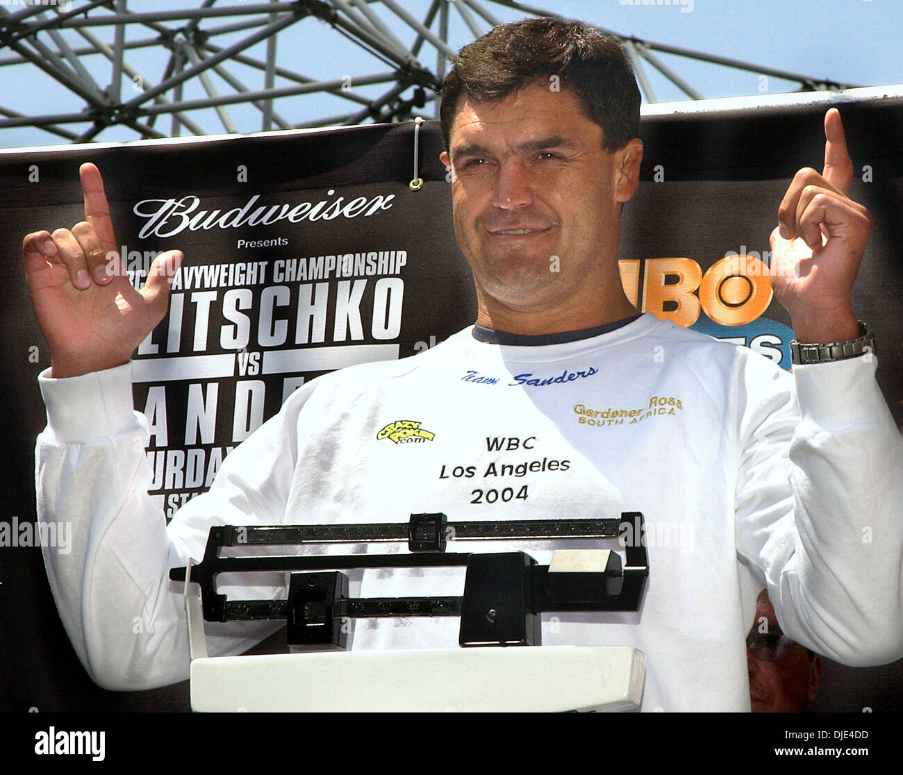 22 avril, 2004 ; Los Angeles, CA, USA ; CORRIE SANDERS à la pesée pour le Saturday's Vitali Klitschko et Corrie Sanders WBC Heavyweight Title lutte au Staples Center. Banque D'Images