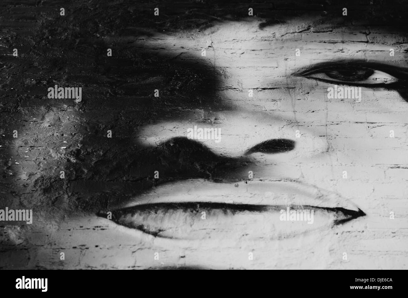 Femme afroamerican réalistes de graffiti sur un mur de brique dans Deep Ellum. Dallas, Texas. Banque D'Images