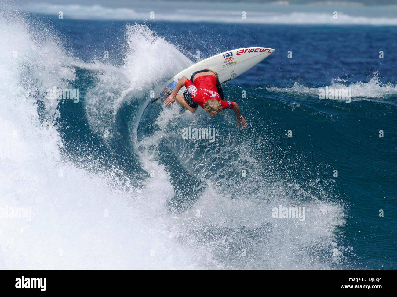 Jun 08, 2004 ; Lohifushi, Maldives ; Surfer JAMIE O'BRIEN réduit l'un à l'O'Neill Deep Blue Open est un premier six étoiles WQS avec 25 000 $ en prix à gagner. Banque D'Images
