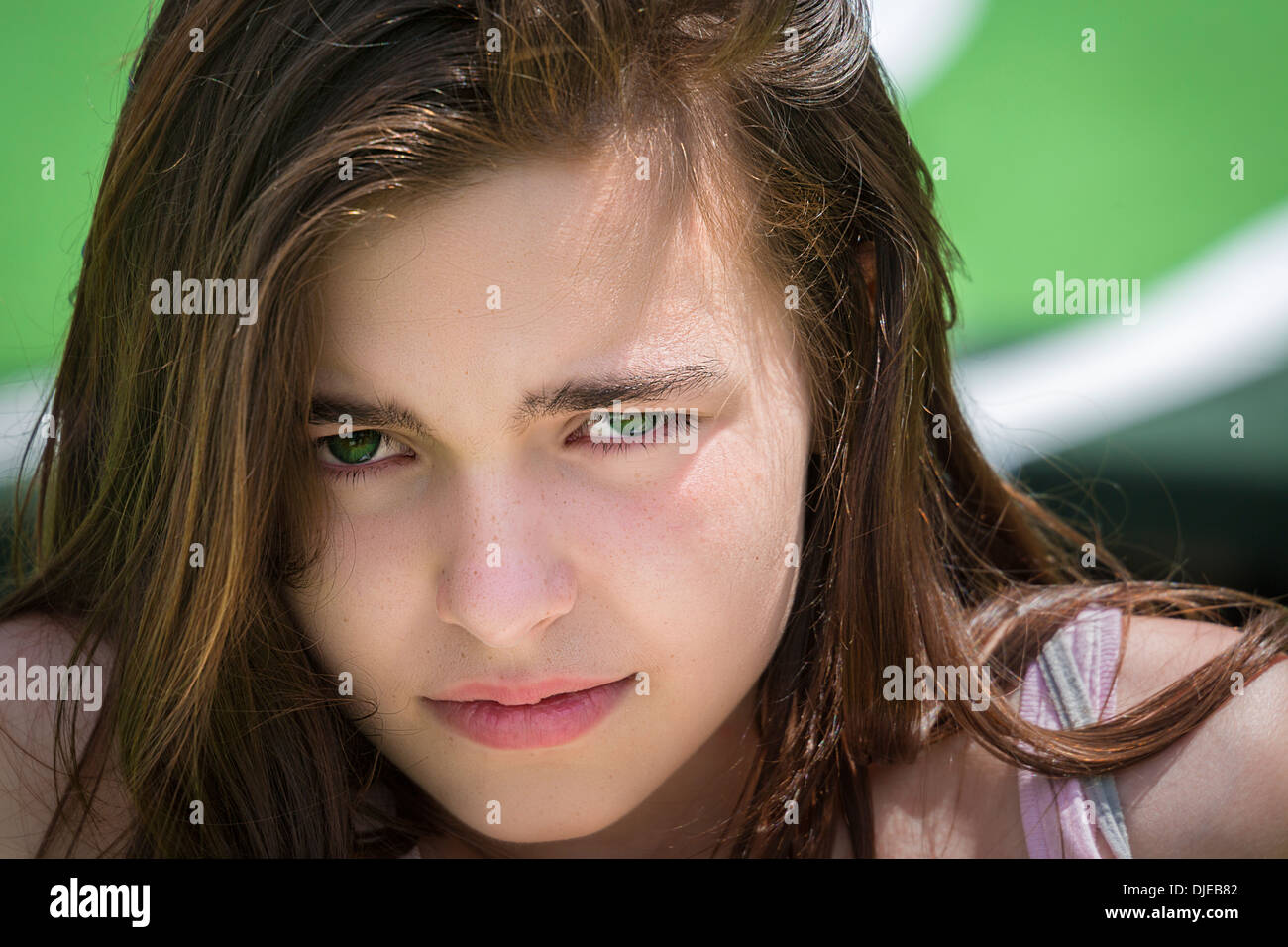 Closeup portrait of a Teenage girl triste, en colère. Banque D'Images