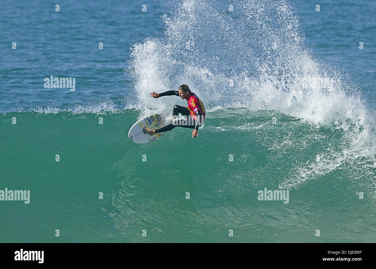 Mai 17, 2004 ; Jeffreys Bay, Eastern Cape, Afrique du Sud ; champion du monde ANDY IRONS (Haw) a continué sa superbe forme pour battre la tout aussi en feu wildcard Sean Holmes (ZAF) en trois rondes de la Billabong Pro de Jeffreys Bay. Un fer avancé pour la quatrième ronde. Le Billabong Pro est le cinquième de 12 événements sur le 2004 Foster's Men's ASP World Championship Tour (WCT) et des fonctions l'internaute top 45 Banque D'Images