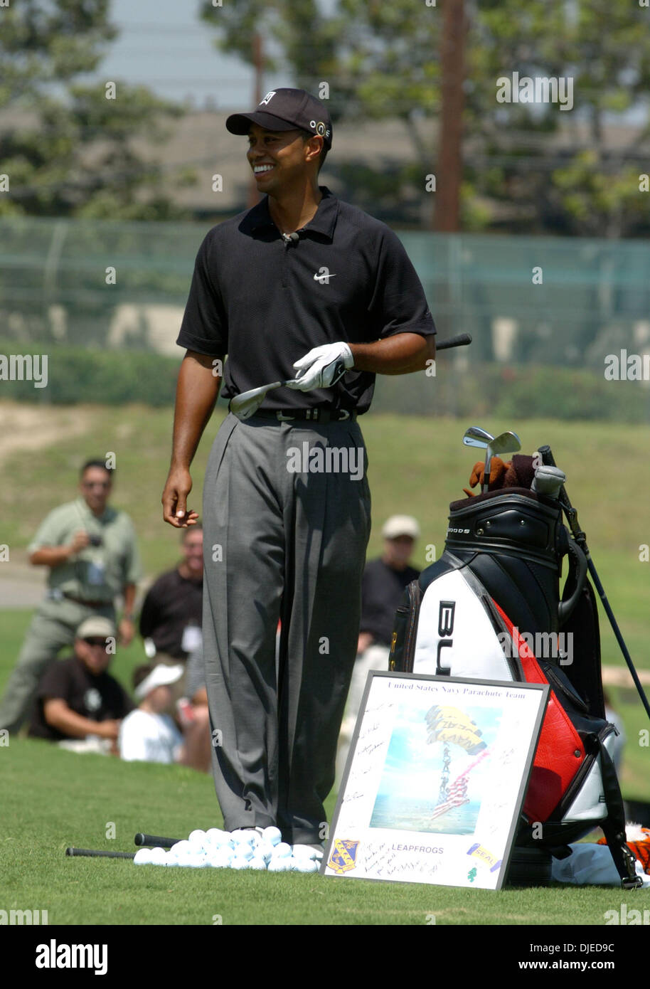 Aug 28, 2004, Anaheim, CA, USA ; golfeur Tiger Woods tiennent une conférence de presse et des golf d'annoncer l'ouverture de la Tiger Woods Centre d'apprentissage. L'emplacement du centre d'apprentissage est à quelques kilomètres seulement de la ville de Cypress, Californie où Tiger a été soulevée. Banque D'Images