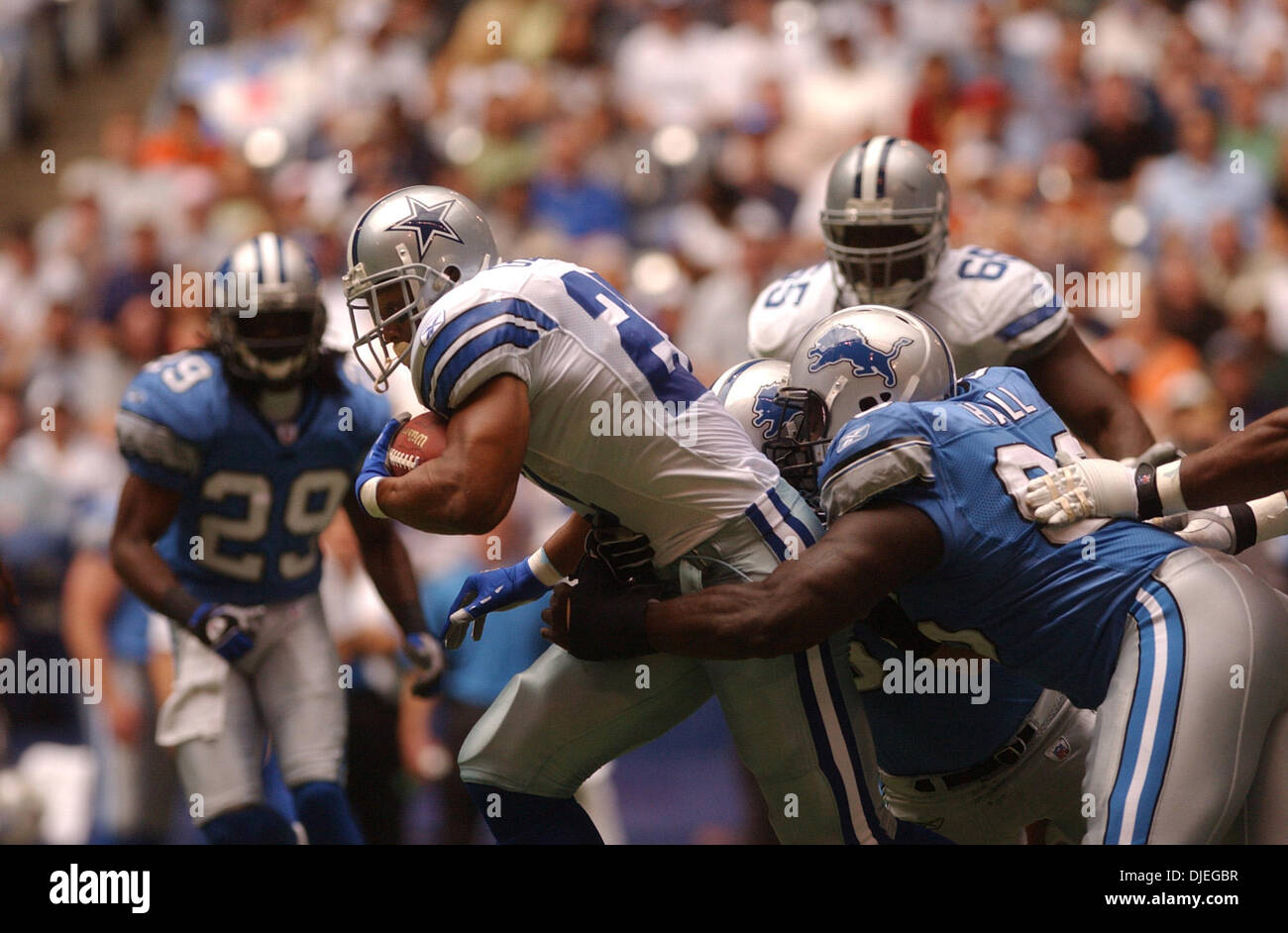 31 Oct 2004, Irving, TX, USA ; NFL football : les Dallas Cowboys' EDDIE GEORGE gagne du terrain contre les Lions de Detroit au cours de la première moitié au Texas Stadium. Banque D'Images