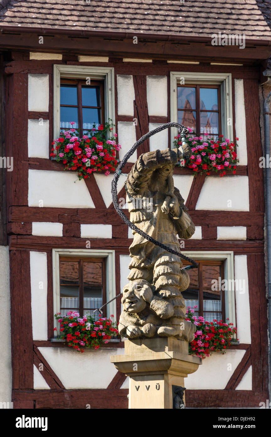 Fontaine dans le vieux centre-ville d'Überlingen, Bade-Wurtemberg, Allemagne, Europe Banque D'Images