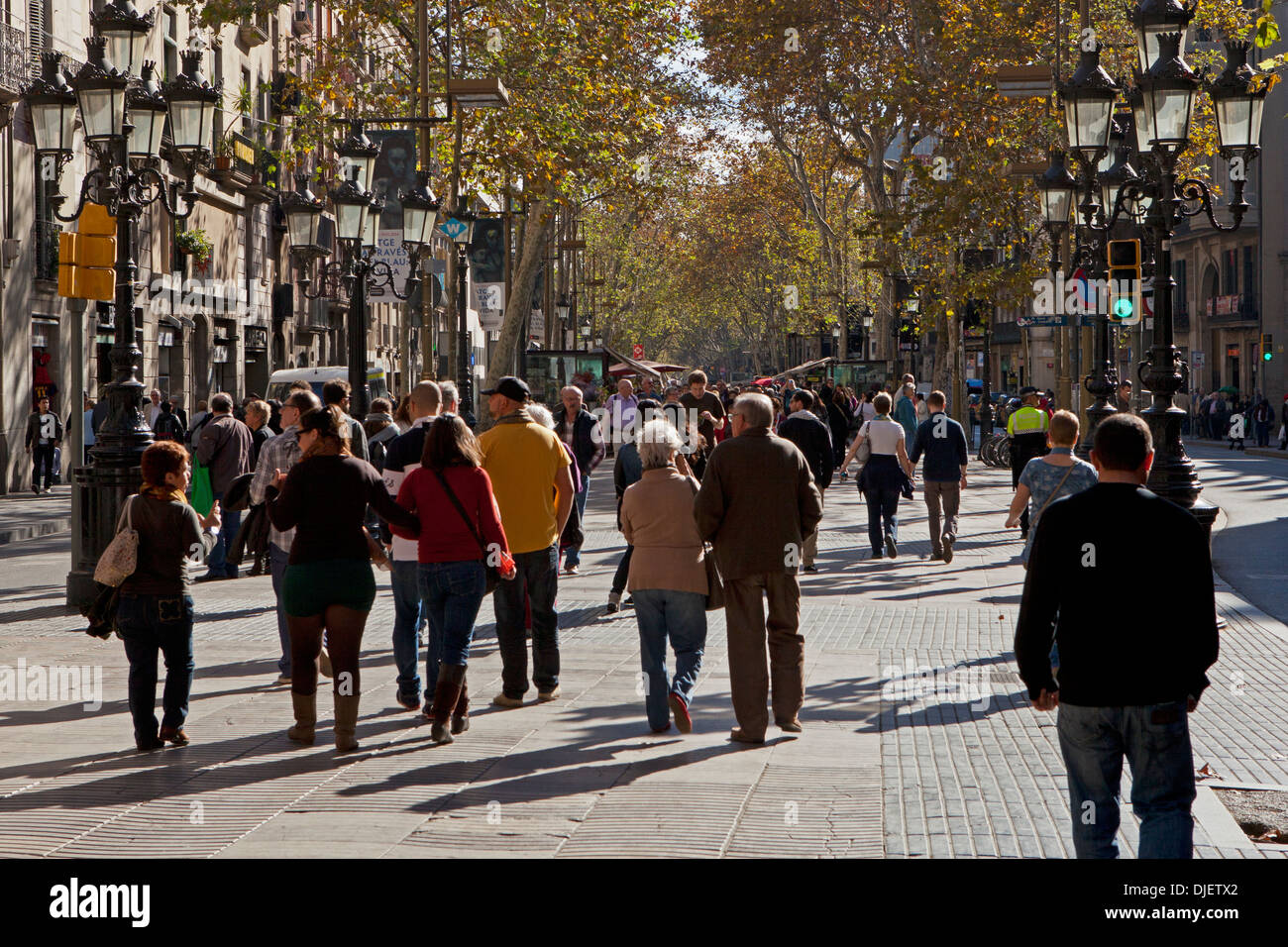 Les gens se promener dans Las Ramblas, Barcelone Banque D'Images