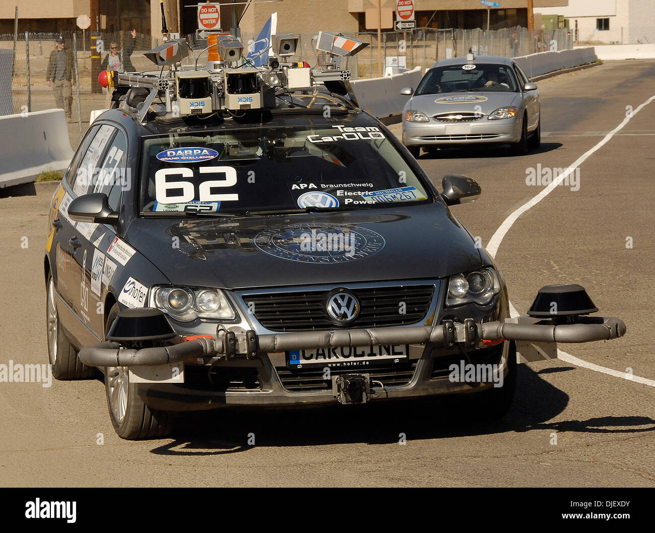 03 novembre, 2007 ; Victorville, CA, USA ; 'CAROLINE', un véhicule au sol autonome de la Fondation CarOLD, lors d'une mission de l'équipe à la finale de la DARPA Urban Challenge 2007 à la Southern California Logistics Airport. Crédit obligatoire : Photo par Vaughn Youtz/ZUMA Press. (©) Copyright 2007 par Vaughn Youtz. Banque D'Images