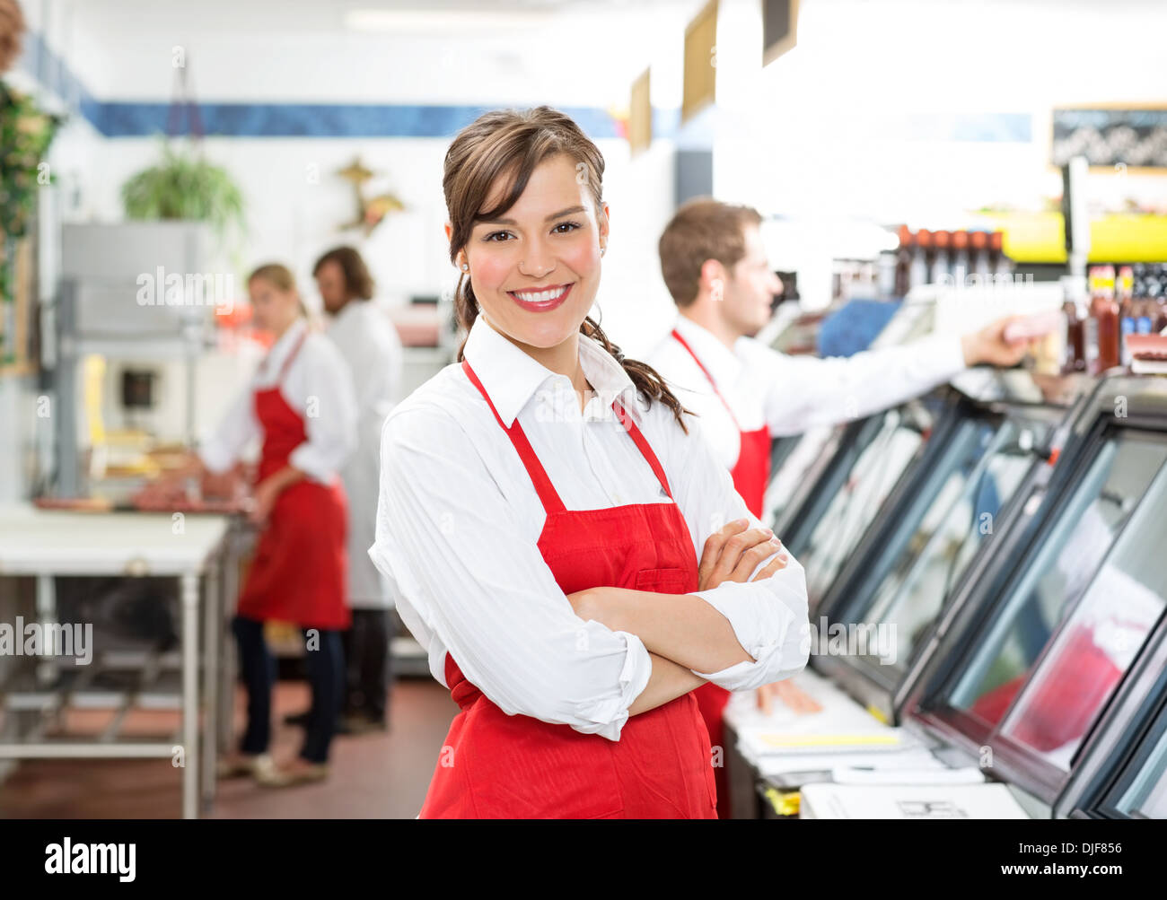 Confident Female Butcher Standing Arms Crossed Banque D'Images