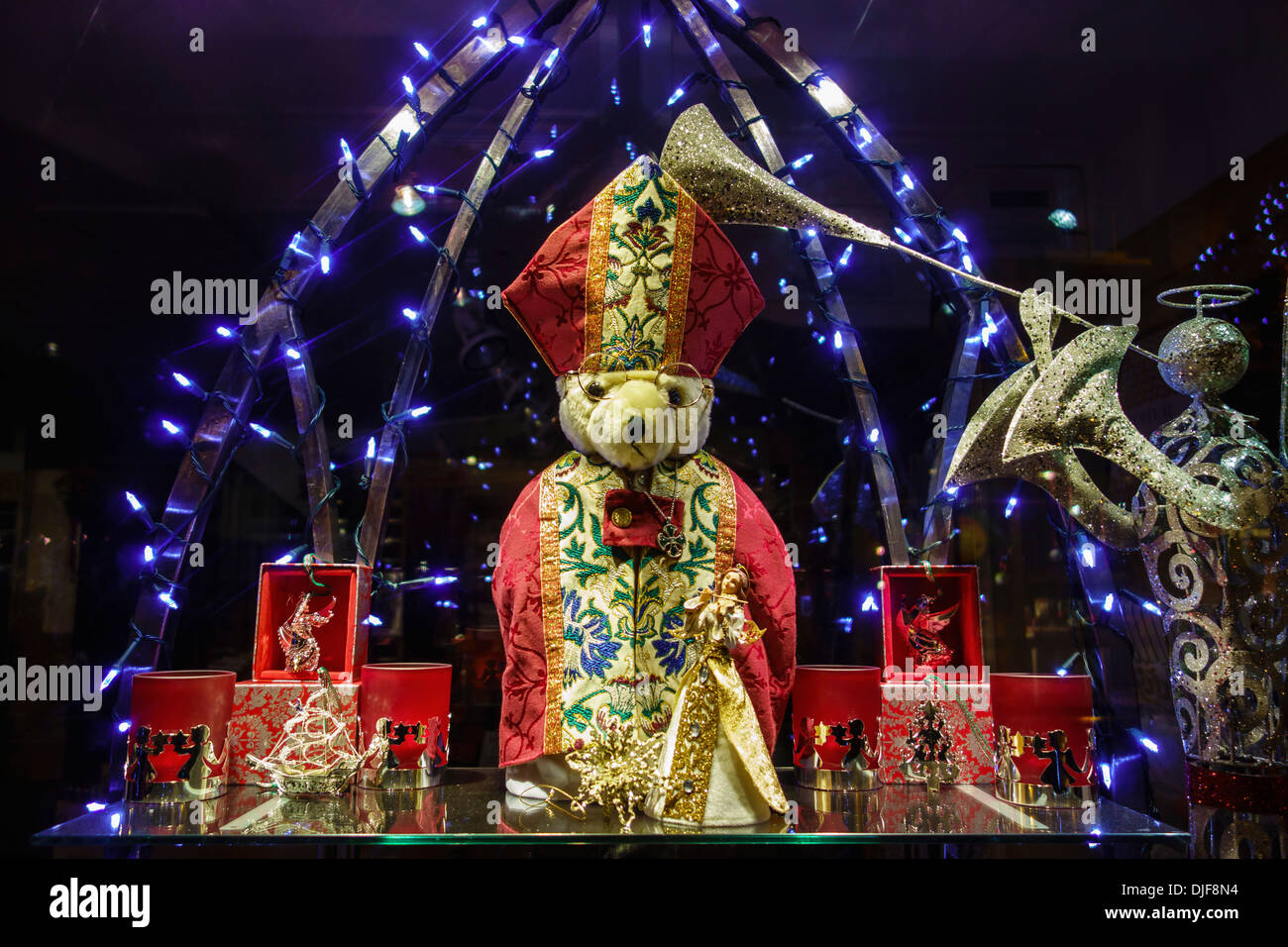 L'archevêque de Canterbury Noël Ours Shop Display. La Cathédrale de Canterbury Cadeaux Banque D'Images