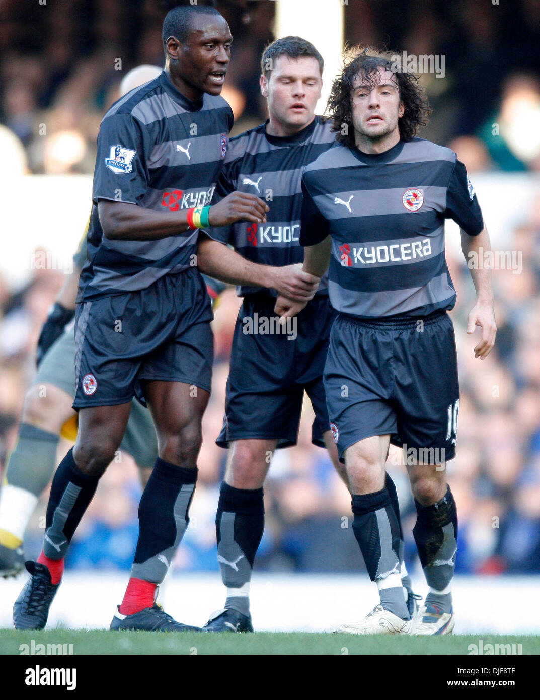 La lecture Graeme Murty et Kalifa Cisse essayer de calmer la rage Stephen Hunt à la suite d'un attaquer par Lee Carsley d'Everton (crédit Image : © Photographe/Cal Sport Media) Banque D'Images