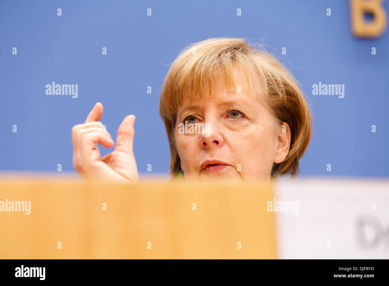 Berlin, Allemagne. 27 nov., 2013. Merkel (CDU), Horst Seehofer (CSU), et Gabriel (SPD) présenter le contrat de coalition à la Bundespressekonferenz à Berlin. / Photo : Angela Merkel, chancelière allemande, à Berlin, le 27 novembre 2013.Photo : Reynaldo Paganelli/NurPhoto Crédit : Reynaldo Paganelli/NurPhoto ZUMAPRESS.com/Alamy/Live News Banque D'Images