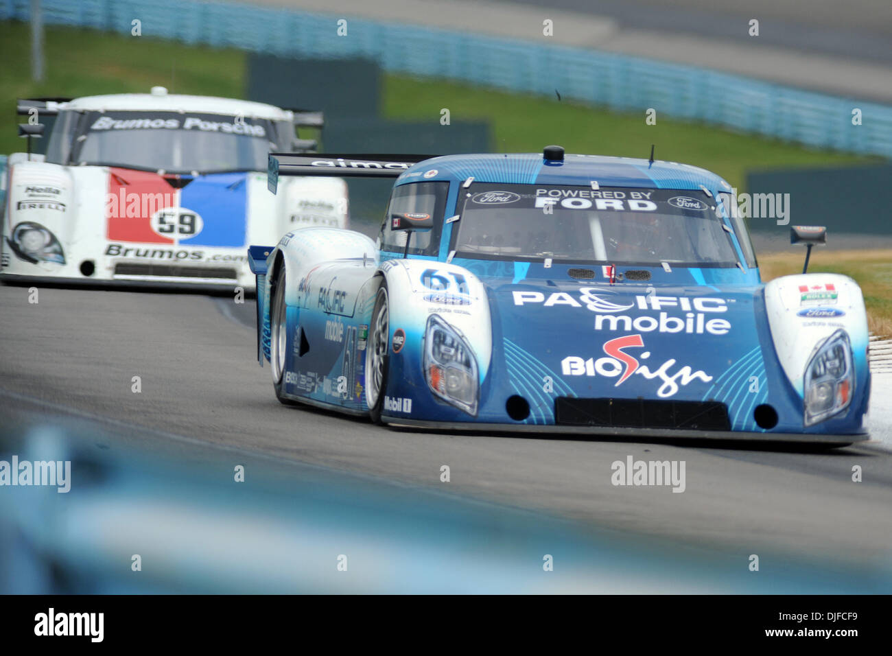 Le # 61 Riley Ford conduit par Burt Frisselle et Mark Wilkins mène le # 59 Porsche Riley de Darren Law, David Donohue et Butch Leitzinger au virage 4 lors de la première pratique Prototype Daytona le vendredi à Watkins Glen International pour la Sahlen's six heures du Glen à Watkins Glen, New York. (Crédit Image : © Michael Johnson/ZUMApress.com) Southcreek/mondial Banque D'Images