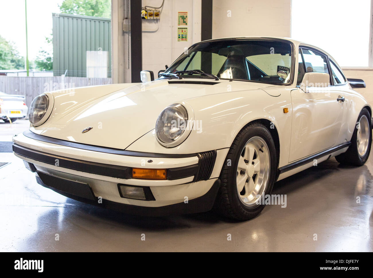 Porsche 911 Carrera 3,2 blanc London Banque D'Images