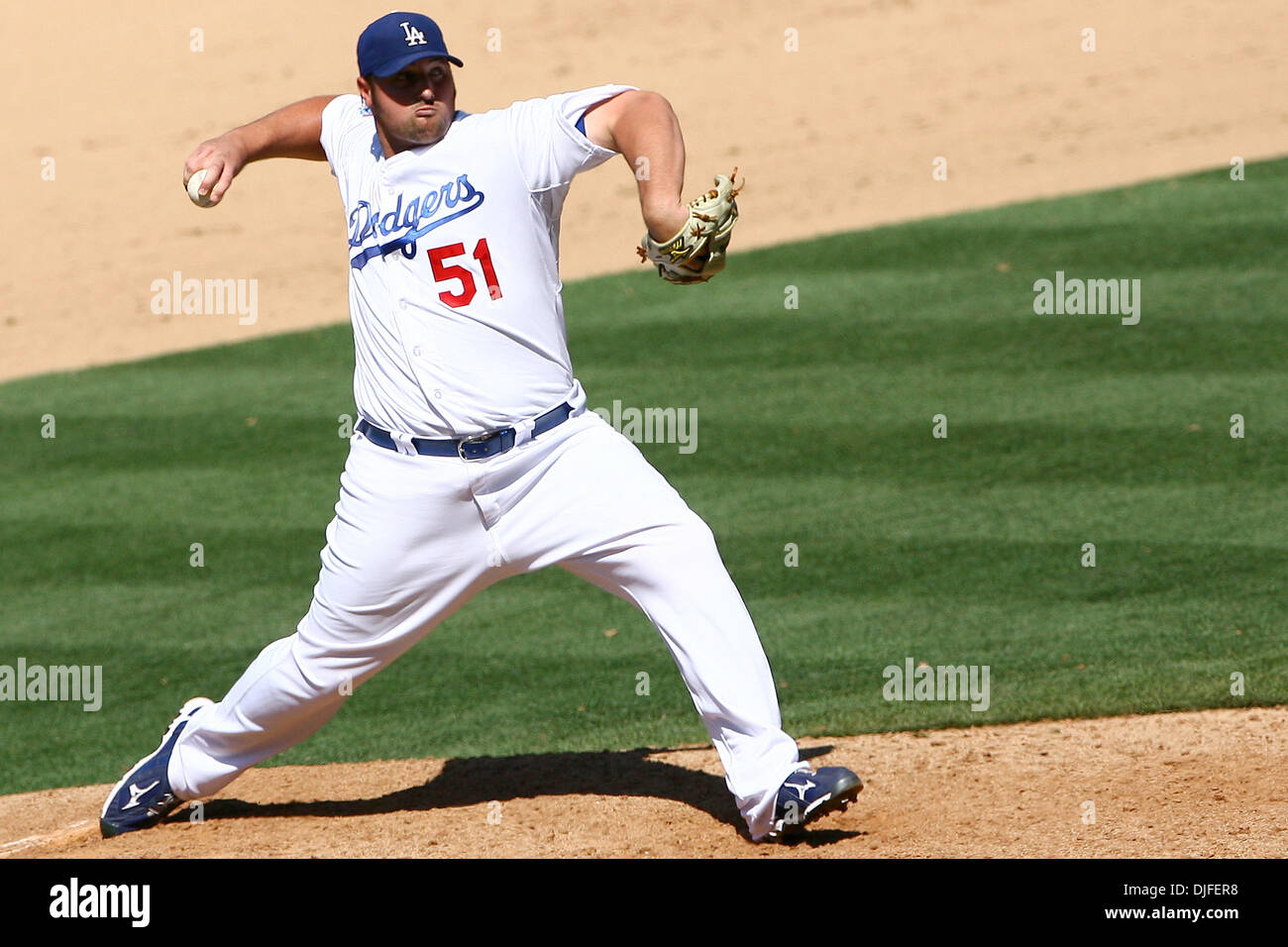 06 Juin 2010 : Los Angeles de baseball Dodger Jonathan Broxton permet un lancer au cours de la haut de la neuvième manche. Broxton a pris sa retraite le côté, que le jeu allait les manches supplémentaires. Broxton a été l'un des cinq pichets de secours utilisés pendant le jeu..Les Dodgers allait remporter 5-4 avec leur troisième marche off victoire de la semaine, dans le bas de la 11ème manche. (Crédit Image : © Tony Banque D'Images