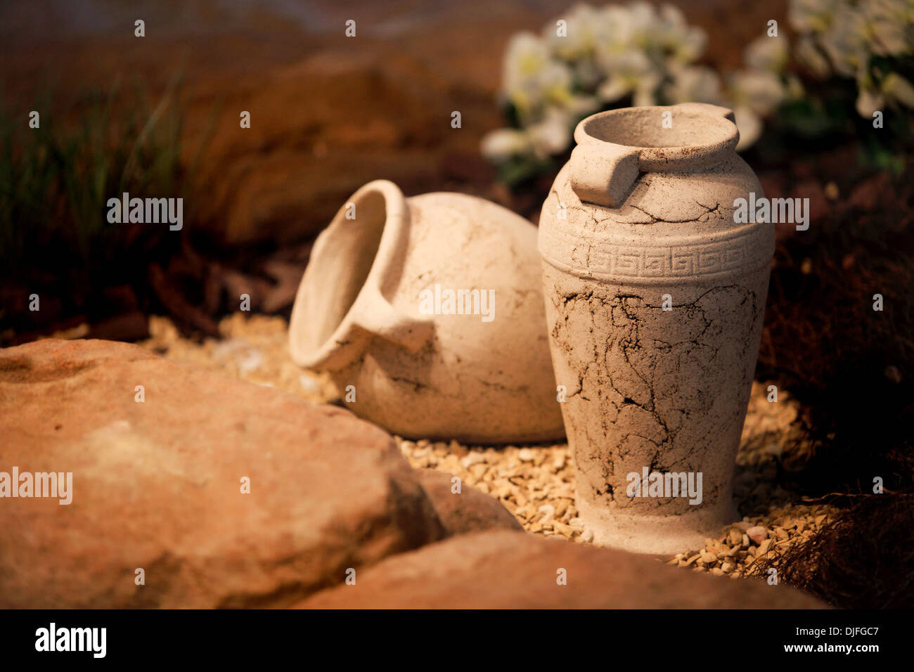 L'argile pots vases en céramique pichets. La poterie traditionnelle ancienne vintage - décoration et d'artisanat Banque D'Images