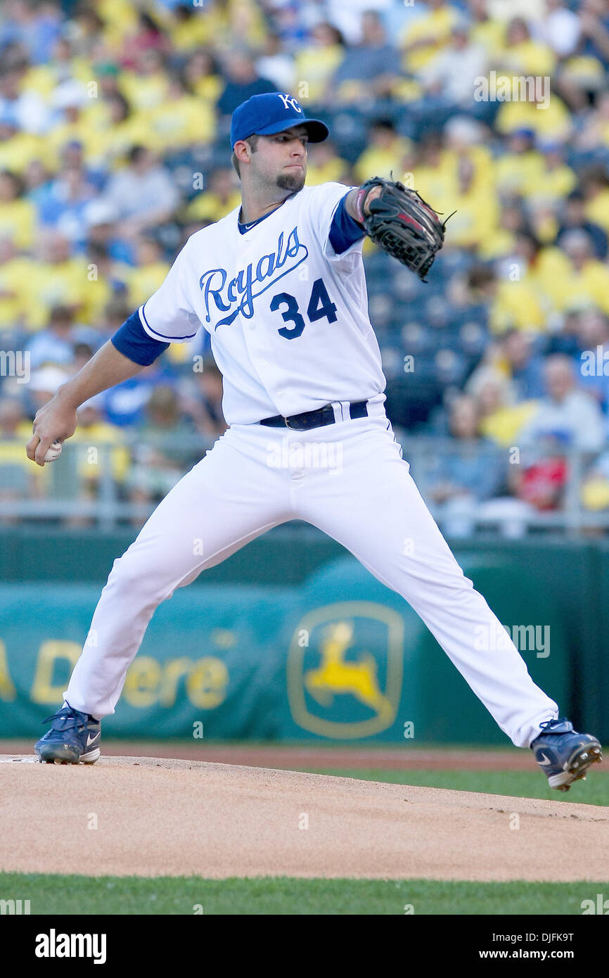 15 Juin 2010 : le lanceur partant des Royals de Kansas City, Kyle Davies (34) offre un emplacement au cours d'un match de baseball de mardi, la défaite des Royals de Kansas City, les Astros de Houston 7-15 au Kauffman Stadium de Kansas City, Missouri..Crédit obligatoire : Scott Kane / Southcreek Global. (Crédit Image : © Scott Kane/ZUMApress.com) Southcreek/mondial Banque D'Images