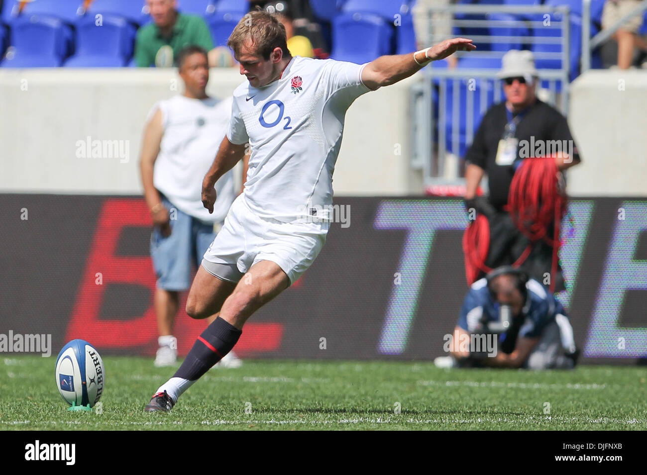 England Saxons Flyhalf Stephen Myler (# 10) sur une pénalité. L'Angleterre a défait le Canada de Saxon 38-18 dans le jeu joué au Churchill Cup, Harrison, New Jersey. (Crédit Image : © Anthony Gruppuso/ZUMApress.com) Southcreek/mondial Banque D'Images