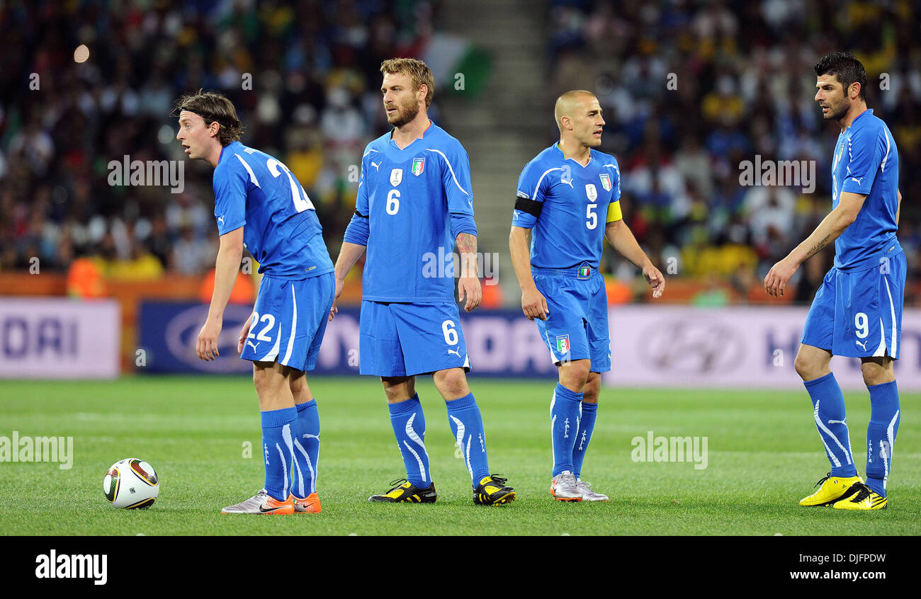 20 juin 2010 - Nelspruit, Afrique du Sud - Riccardo Montolivo, Daniele De Rossi, Fabio Cannavaro et Vincenzo Iaquinta d'Italie sont vus au cours de la Coupe du Monde 2010 match de foot entre l'Italie et la Nouvelle-Zélande à Mbombela Stadium le 20 juin 2010 à Nelspruit, Afrique du Sud. (Crédit Image : © Luca Ghidoni/ZUMApress.com) Banque D'Images