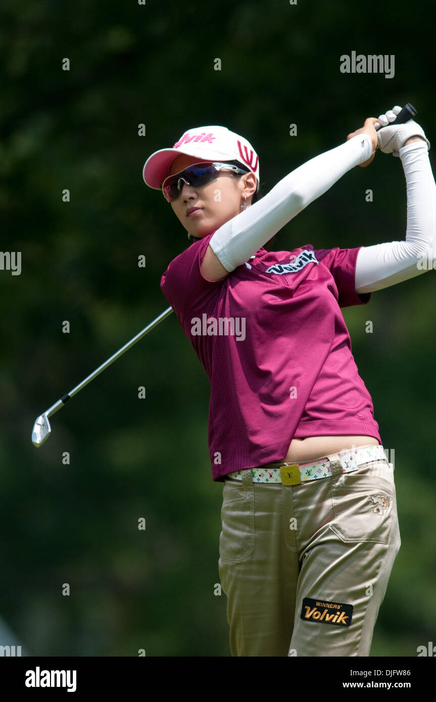 Golfeur Kyeong Bae tees off sur le cinquième trou au cours de la 2ème manche du Championnat de la LPGA 2010 présenté par Wegmans à la Locust Hill Country Club, à Rochester, New York. (Crédit Image : © Mark Konezny/ZUMApress.com) Southcreek/mondial Banque D'Images