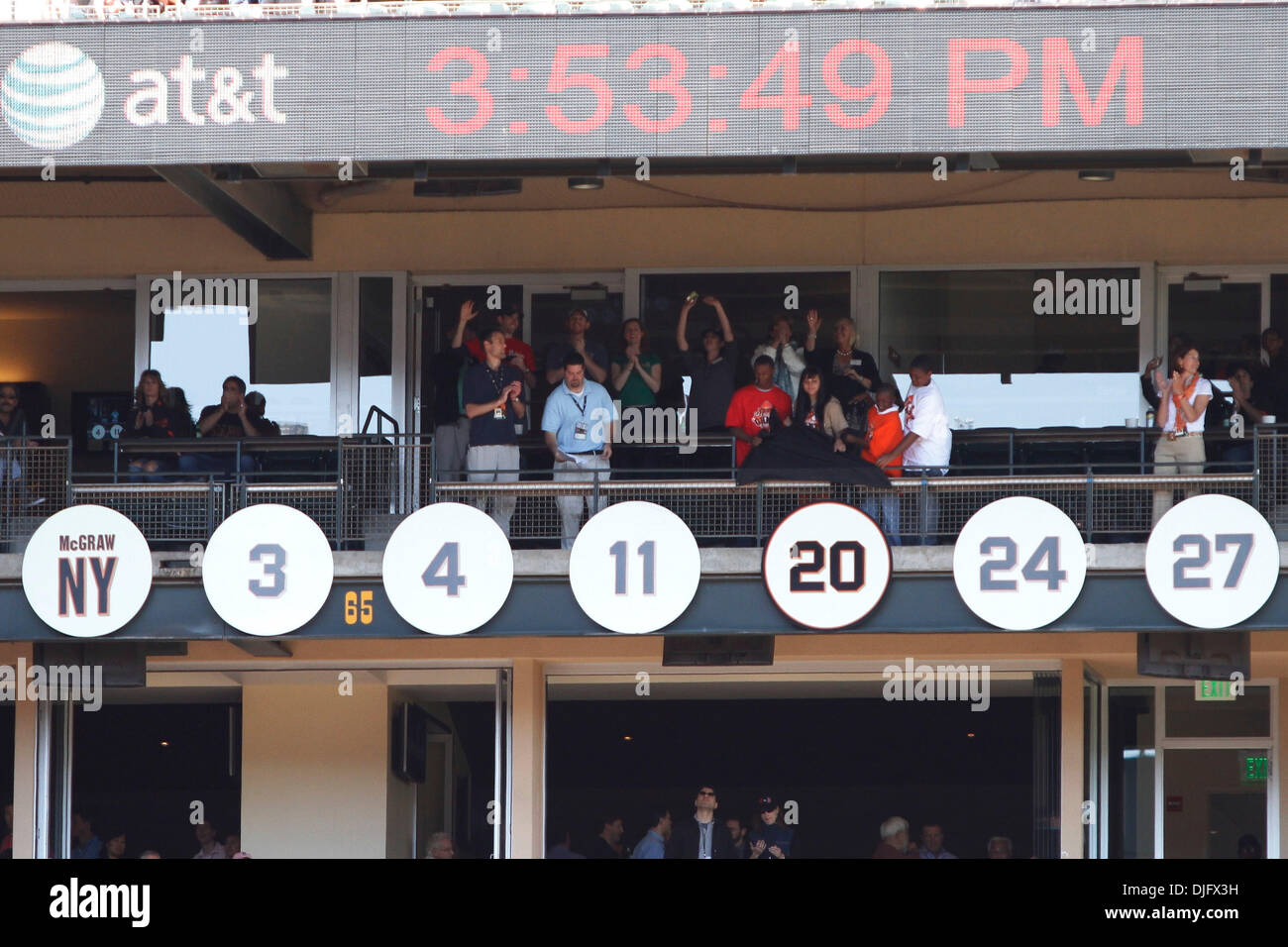 26-juin-2010 : San Francisco, CA : Giants de San Francisco accueille les Red Sox de Boston. Numéro de retraite 20 appartenant à Monte Irvin lors ceromonies avant le jeu. Red Sox de gagner le match 4-2. (Crédit Image : © Southcreek Dinno Kovic/global/ZUMApress.com) Banque D'Images