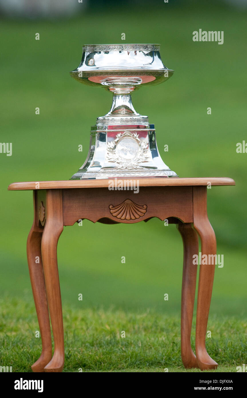 Le trophée du championnat de la LPGA sur l'affichage lors de la quatrième série. Christie Kerr a remporté le championnat de la LPGA avec un score final de -19 par rapport à la valeur nominale, et de battre le terrain par 12 coups à la ronde finale de la LPGA Championship 2010 présenté par Wegmans à la Locust Hill Country Club à Pittsford, New York. (Crédit Image : © Mark Konezny/ZUMApress.com) Southcreek/mondial Banque D'Images