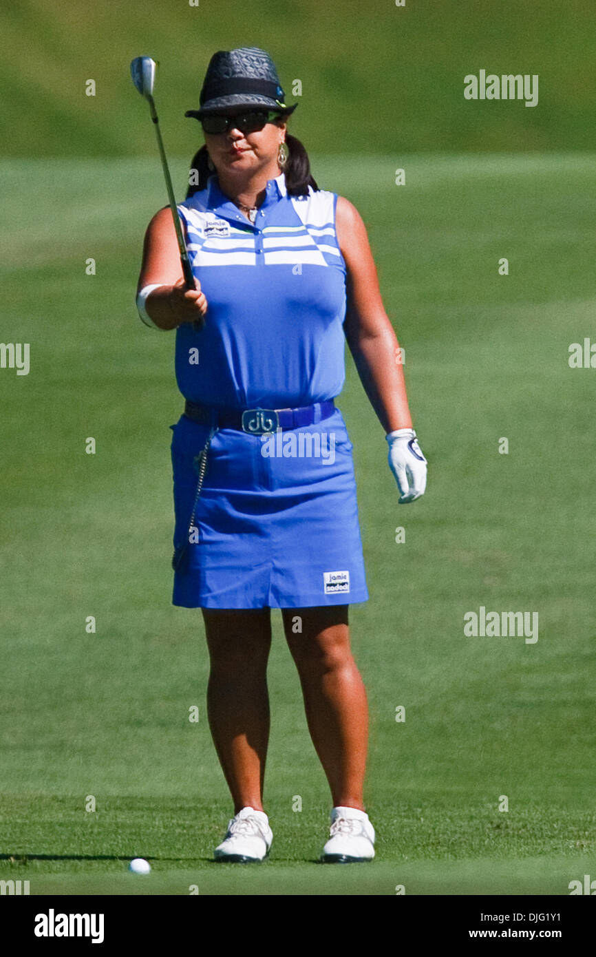 03 juillet 2010 - Sylvania, Ohio, USA - 3 juillet 2010 : Christina Kim s'aligne son tir d'approche à la # 18 vert pendant la troisième série de jouer de l'Jamie Farr Owens Corning Classic présenté par Kroger aux Highland Meadows Golf Club à Sylvania (Ohio). Crédit obligatoire . : Scott W. Grau / Southcreek Global (Image Crédit : © Southcreek/ZUMApress.com) mondial Banque D'Images